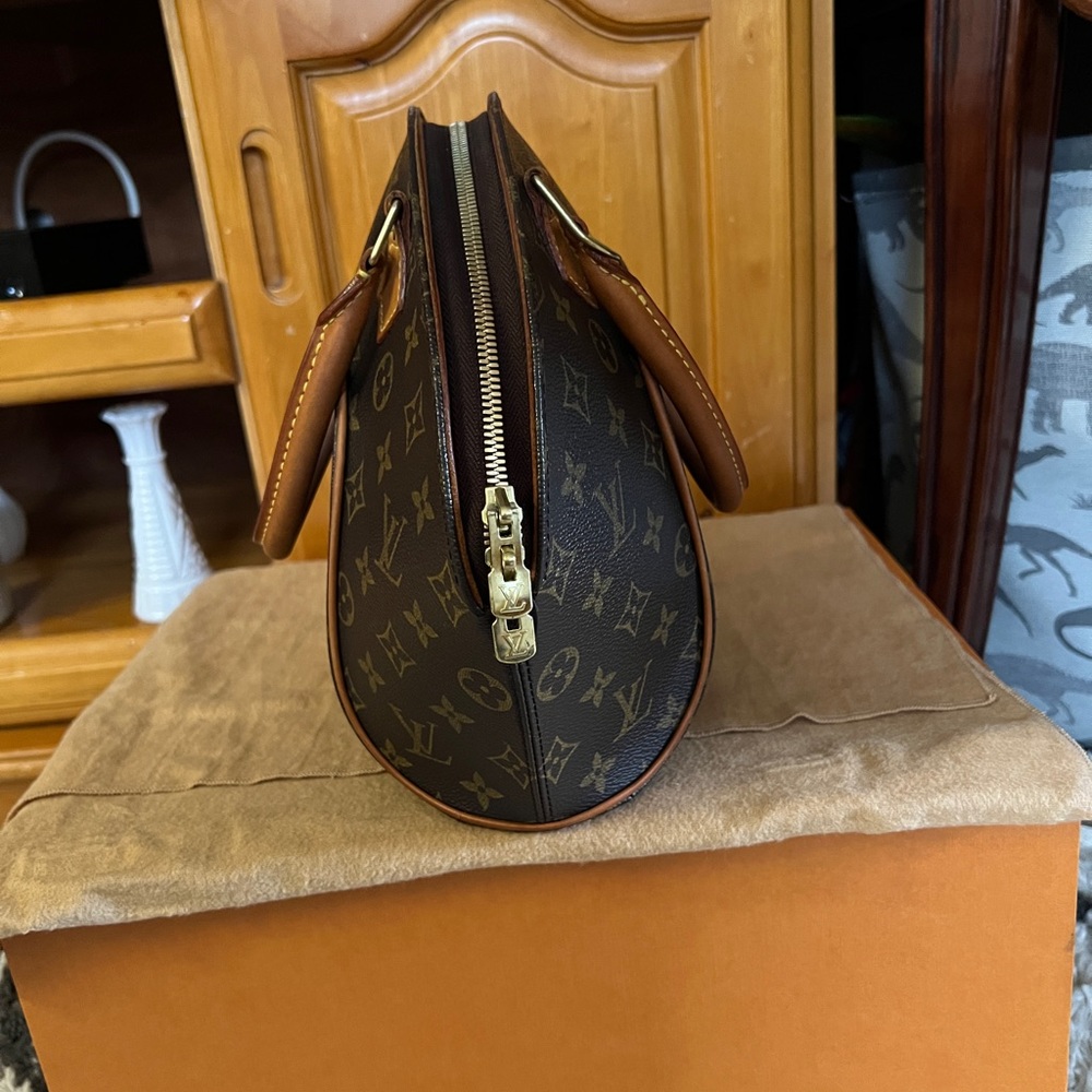 ‼️🌺Authentic Louis Vuitton Ellipse in PM size 🌸‼️ - Picture 11 of 12